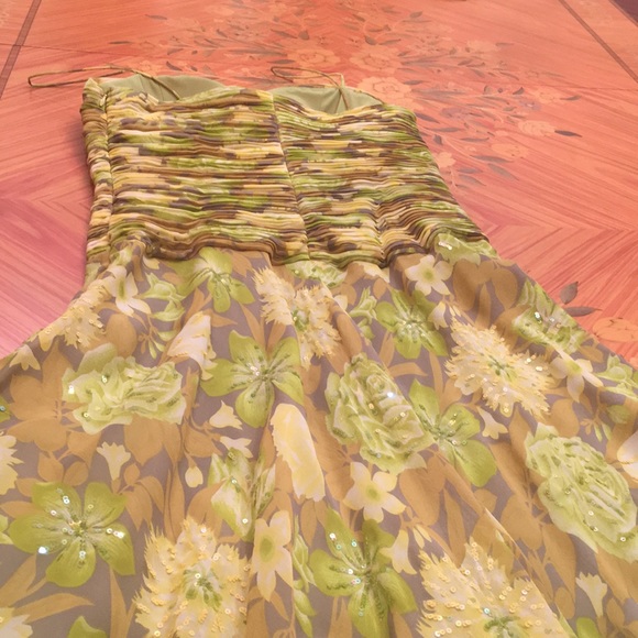 Chetta B. Ruched Floral Sequined Silk MIDI dress sz.2 - Picture 12 of 16